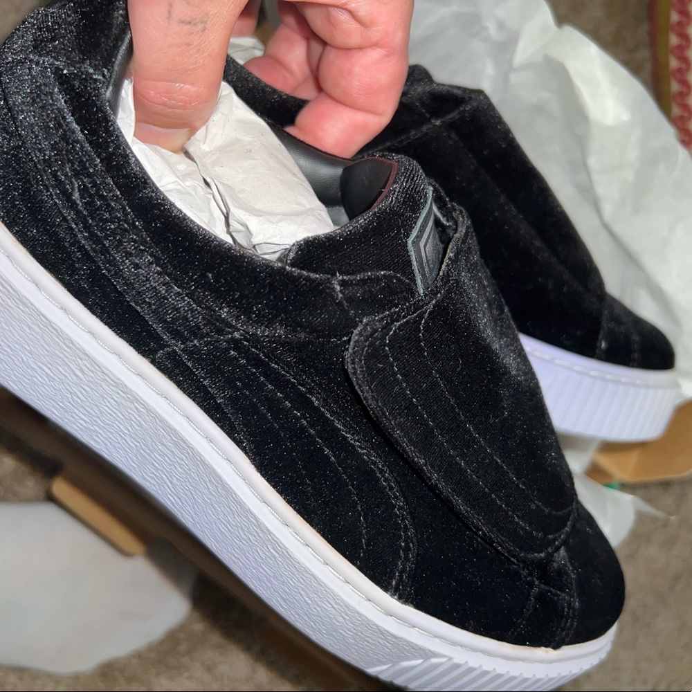 Size 8 womens felt fabric puma basketball shoes